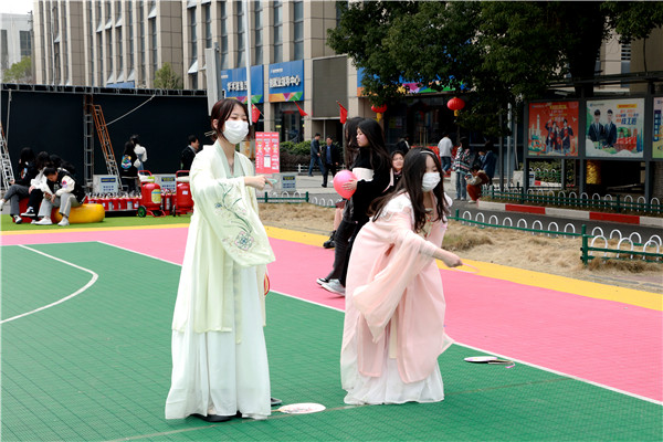 “三八”國際婦女節(jié)來臨，南京新華向所有女性致以節(jié)日最美好的祝福！